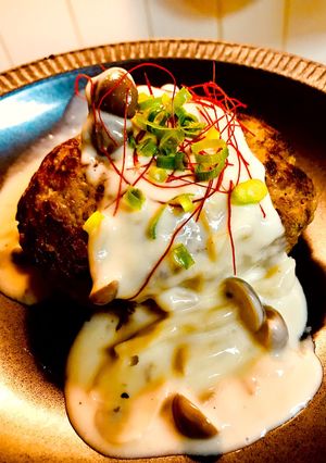 肉汁溢れるハンバーグきのこクリームソース-レシピのメイン写真