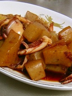 意外な組合せ！こんにゃくとイカ足の煮付け-レシピのメイン写真