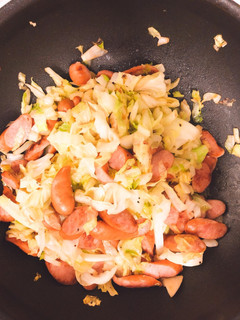 【朝ごはん】キャベツとソーセージ炒め-レシピのメイン写真