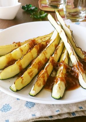 ごま油香る♪焼きズッキーニの梅ポン酢がけ-レシピのメイン写真