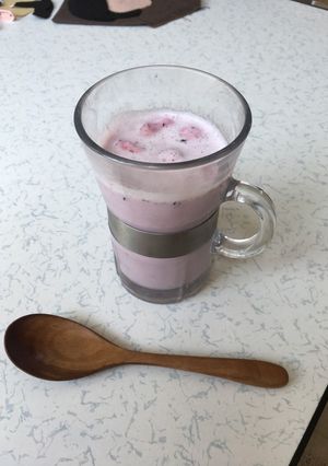 冷凍保存できるベリーミルクフラッペ-レシピのメイン写真