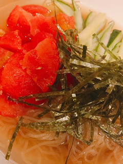 夏には凍らせトマトで簡単5分♡ふるる冷麺-レシピのメイン写真