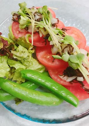 塩昆布と新玉ねぎソースの簡単トマトサラダ-レシピのメイン写真