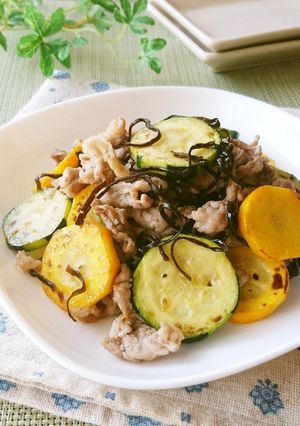 ズッキーニと豚肉の塩昆布炒め-レシピのメイン写真