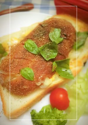 カレーパン＆柔らか新玉葱のバジルトースト-レシピのメイン写真