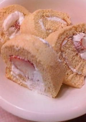 春待ち苺のシンプルロールケーキ-レシピのメイン写真