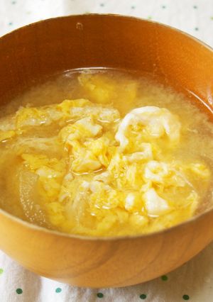 玉ねぎと卵の味噌汁♪卵でまろやか♪-レシピのメイン写真