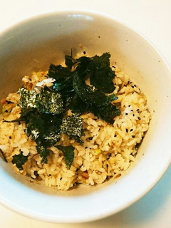 梅干とサバ味噌煮缶の炊き込みご飯-レシピのメイン写真