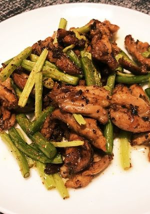 鶏せせりとニンニクの芽の炒め物-レシピのメイン写真