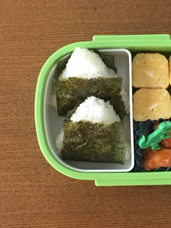 ☆幼稚園児の具なし白おにぎり☆-レシピのメイン写真