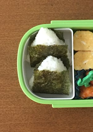 ☆幼稚園児の具なし白おにぎり☆-レシピのメイン写真