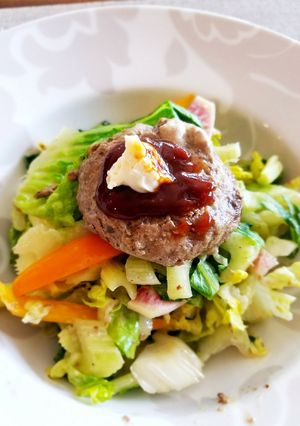 残ったハンバーグでサラダランチ！-レシピのメイン写真
