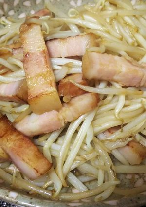 簡単5分・モヤシとベーコンの醤油炒め-レシピのメイン写真