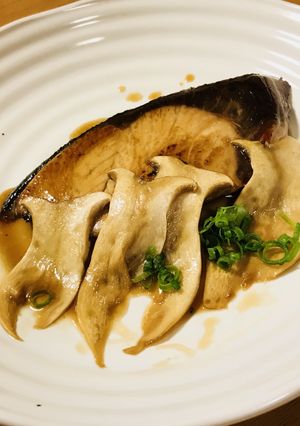 ブリの照り焼き●ブリの甘焼・きのこ添え-レシピのメイン写真