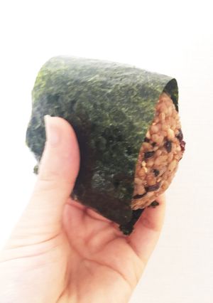 おいしすぎる！黒にんにくおにぎり-レシピのメイン写真