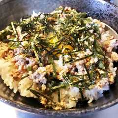 รูปของ ペロッとオススメ！！ピーそぼろ丼✨