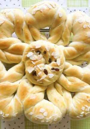お花ちぎりパン♪(レーズン、クリチ入り）-レシピのメイン写真
