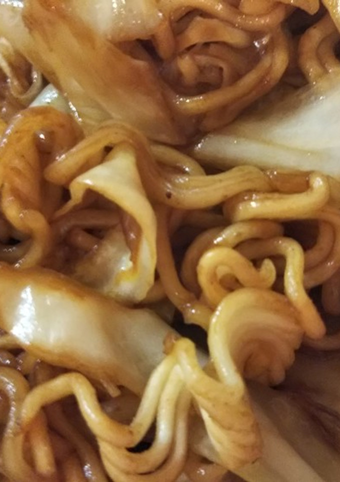 即席めんで⭐️ごく普通の焼きそば-レシピのメイン写真