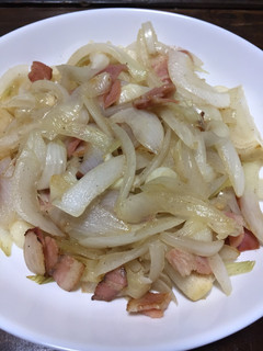 新たまねぎと生にんにくのベーコン炒め-レシピのメイン写真