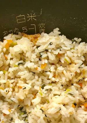 んっ美味しい！小松菜としらすの炊込みご飯-レシピのメイン写真