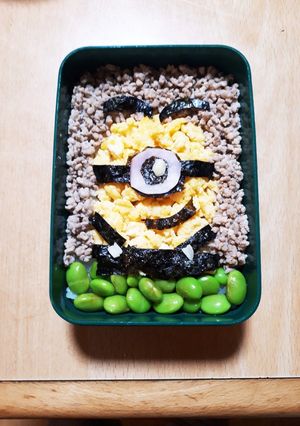 三色キャラ弁当　ミニオンズ-レシピのメイン写真