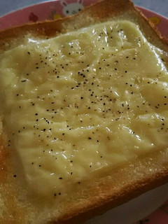 粗びき胡椒のきいたチーズトースト-レシピのメイン写真