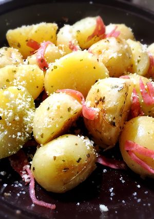 新じゃがで♪バジルとﾁｰｽﾞの炒め物-レシピのメイン写真