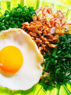 低糖!エスニックそぼろと香味野菜の混ぜ麺-レシピのメイン写真