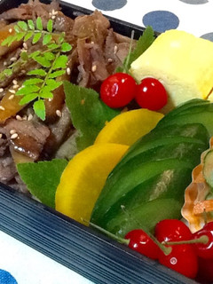 牛コマ・ごぼう・焼肉タレで簡単牛丼風弁当-レシピのメイン写真