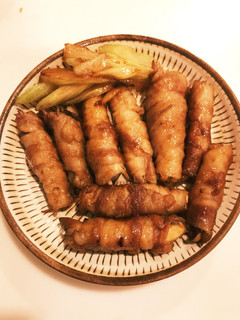 一度で2品。豚キノコ巻きとセロリ炒め-レシピのメイン写真