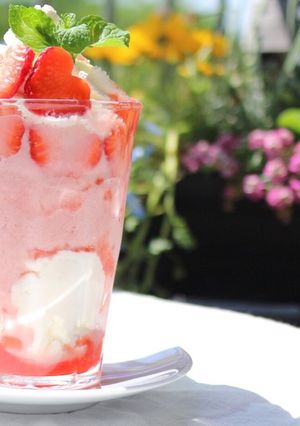 ストロベリーフラペチーノ♪スタバ風パフェ-レシピのメイン写真