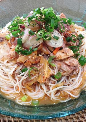 簡単！鯖缶とキムチでアレンジ素麺〜♪-レシピのメイン写真