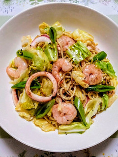 簡単ランチ!イカと海老とエンドウの焼そば-レシピのメイン写真
