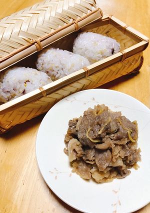 酢飯でさっぱり✨牛肉のしぐれ煮おにぎり-レシピのメイン写真