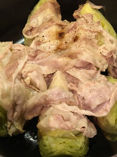 ストウブ任せ☆キャベツと豚肉の蒸し煮-レシピのメイン写真