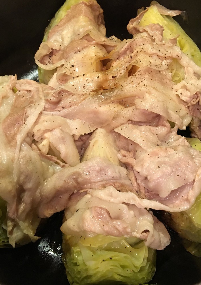 ストウブ任せ☆キャベツと豚肉の蒸し煮-レシピのメイン写真