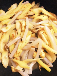セロリと油揚げとこんにゃくの炒め煮-レシピのメイン写真
