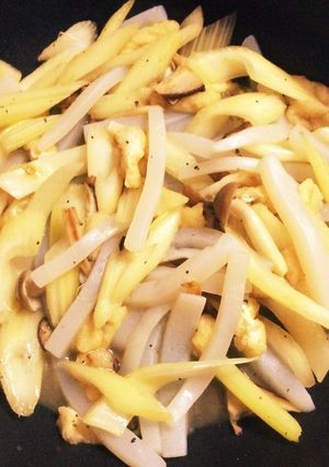 セロリと油揚げとこんにゃくの炒め煮-レシピのメイン写真