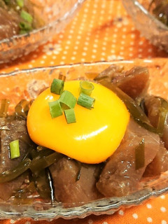 【マグロと切り昆布のづけ・黄身のっけ】-レシピのメイン写真