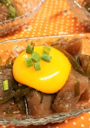 【マグロと切り昆布のづけ・黄身のっけ】-レシピのメイン写真