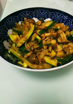 【低糖質】ズッキーニとしめじカレー粉炒め-レシピのメイン写真