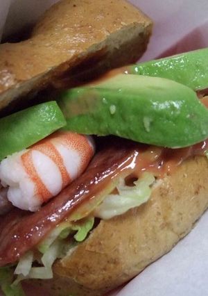 スパムとアボカドのライ麦べーグルサンド-レシピのメイン写真