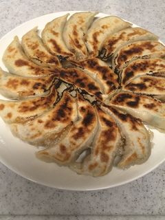 ジューシー!肉汁溢れる野菜たっぷり餃子-レシピのメイン写真