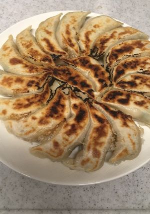 ジューシー！肉汁溢れる野菜たっぷり餃子-レシピのメイン写真