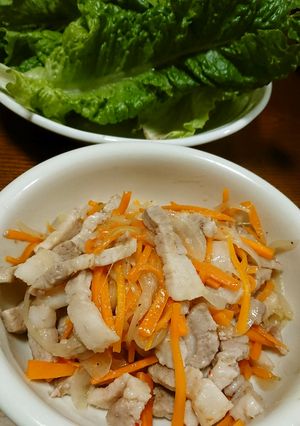 豚肉バラと野菜の塩ダレ炒め！サンチュ巻♡-レシピのメイン写真