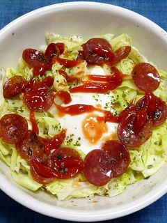 キャベツとサラミソーセージの巣ごもり卵-レシピのメイン写真