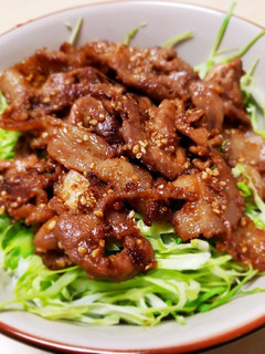 簡単すぎ!豚こまのゴマ味噌丼-レシピのメイン写真