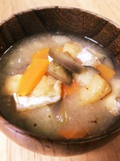 茄子人参お揚げの味噌汁-レシピのメイン写真