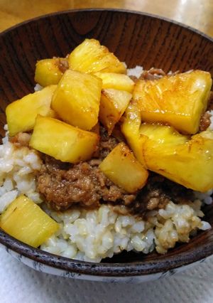パイナップルでハワイアン豚の生姜焼き丼-レシピのメイン写真