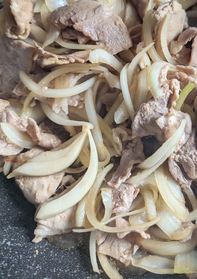 簡単★豚こま肉と玉ねぎの焼肉のたれ炒め-レシピのメイン写真